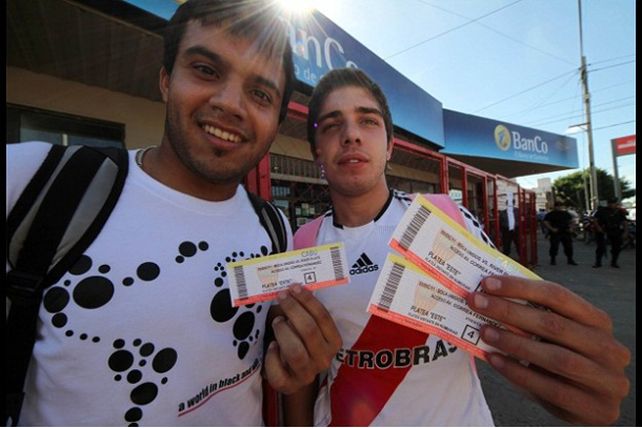 La “Rivermanía” calienta la reventa en Corrientes