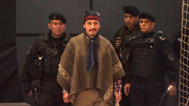 Juzgado. Facundo Jones Huala durante una audiencia del juicio de extradición en la ciudad de Bariloche. El tribunal falló en su contra.
