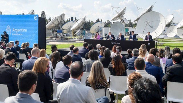 Alberto Fernández presentó plan de internet para 377 pueblos