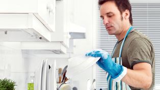 La mayoría de los hombres no hace bien las tareas del hogar a propósito