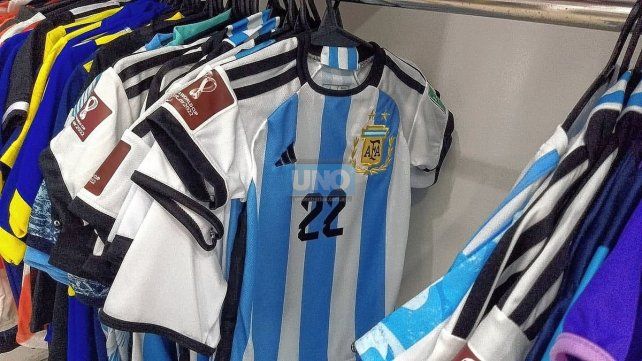 Selección Argentina Campeona: la camiseta más buscada es la de Julián Álvarez