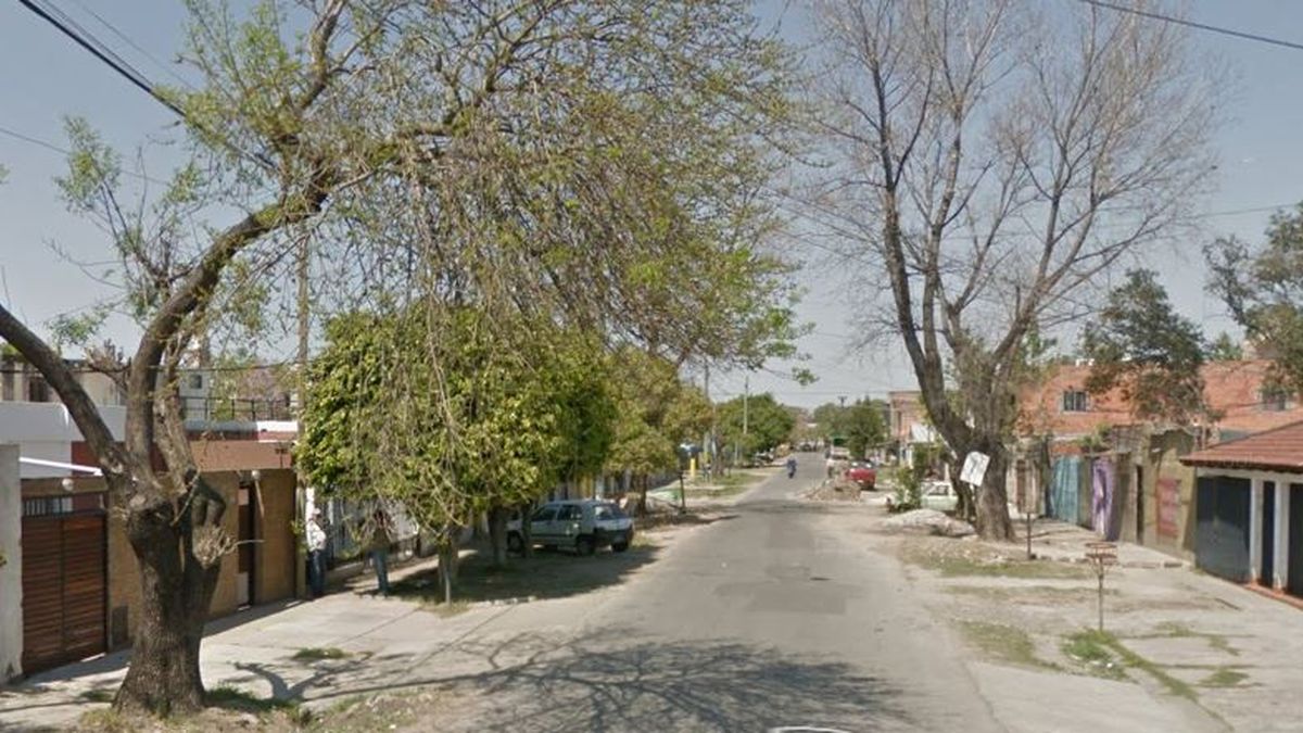 Asesinan de seis balazos a un joven en la puerta de su casa en barrio ...