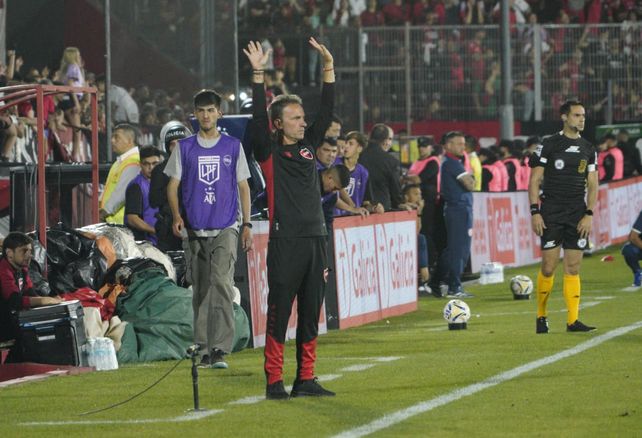 Bernardi remarcó que en Newells los jugadores están tristes