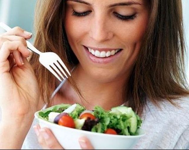 Sumar verduras a todas las comidas es una de las claves para llenarse antes de las carnes o pastas.