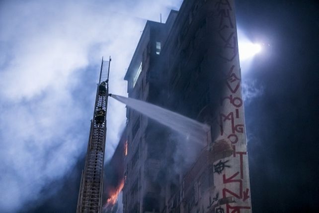fuego en la torre. La víctima fatal era un ocupante ilegal.