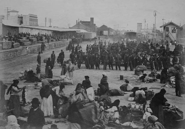 Estación del Ferrocarril Central Argentino. Radicales armados en la toma de Rosario