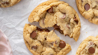 Crumbl cookies: cómo preparar las galletitas virales en casa