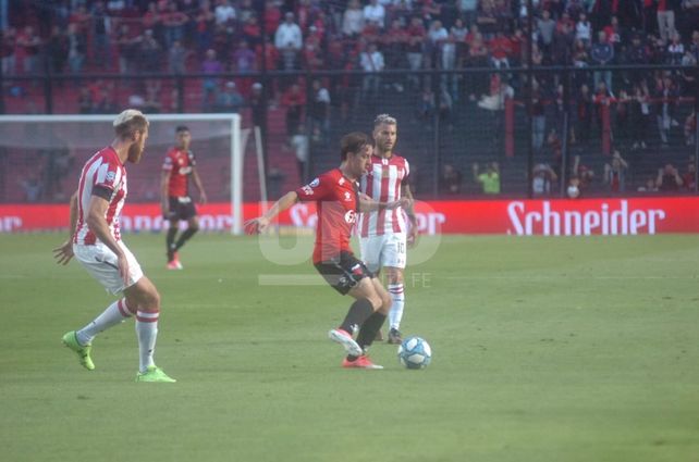El Pulga Rodríguez se vistió de héroe y Colón ganó una final ante Estudiantes