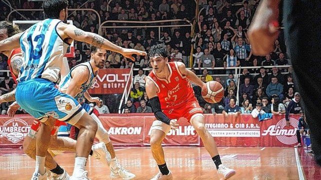 Gran tarea de Jerónimo Suñe en el 2-2 de San Isidro ante Racing de Chivilcoy.