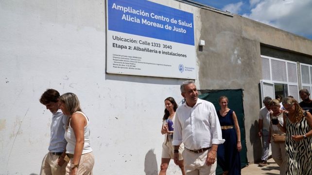 Javkin anunció la inversión en centros de salud durante una visita al Alicia Moreau de Justo.