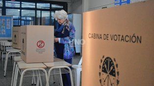 A las urnas. El domingo, en 19 ciudades se elegirán intendentes y en 65 (entre ellas Santa Fe) concejales. También se votarán comisiones comunales.