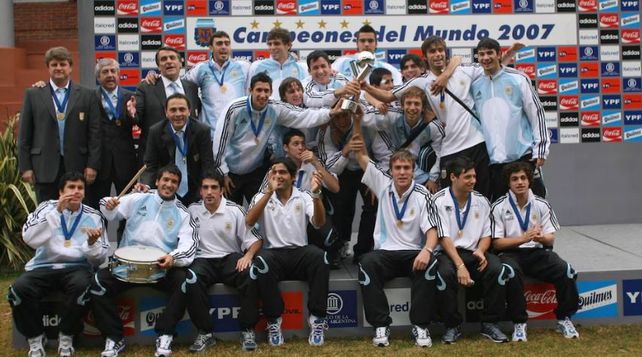Di María y Ever Banega, campeones en 2007 en Canadá. 
