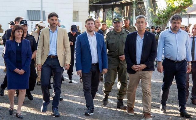 Federico Angelini en una recorrida junto al gobernador Maximiliano Pullaro, el intendente Pablo Javkin y el ministro de Seguridad provincial, Pablo Cococcioni.