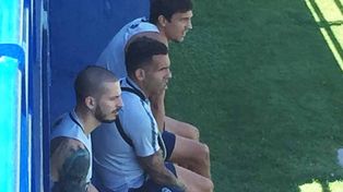 Tevez tiene el hombro inmovilizado y preocupa a todo Boca