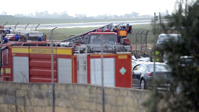 Cinco muertos tras estrellarse y prenderse fuego un avión en Malta