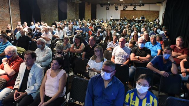 Los oyentes de la presentación de Espacio Canaya.