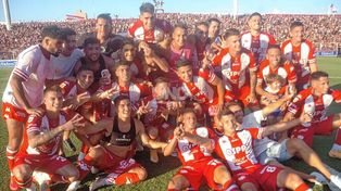 Unión fue amo y señor del Clásico, goleó a un apático Colón y se metió en la Sudamericana