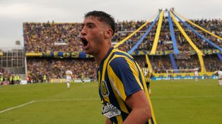 Alejo Veliz grita su gol en el partido ante Boca. Fue uno de los 11 que convirtió en el torneo que acaba de terminar.