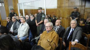 Guerrieri (en primer plano) durante una de las audiencias del juicio por la megacausa.