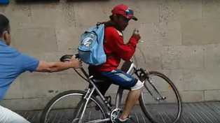 Una mujer de 19 años robó una bicicleta a dos jóvenes de la Esmeralda del Sur. Le dictaron prisión preventiva domiciliaria.