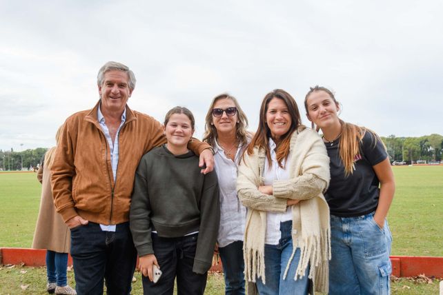 Cristian Caprile, Paz Cristófaro, Josefina y Dolores Caprile y Ana Cristófaro.