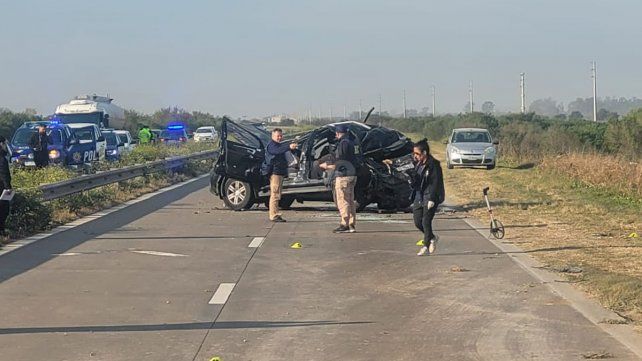 Así quedó la camioneta en la cual se trasladaba el subjefe de la policía de Santa Fe