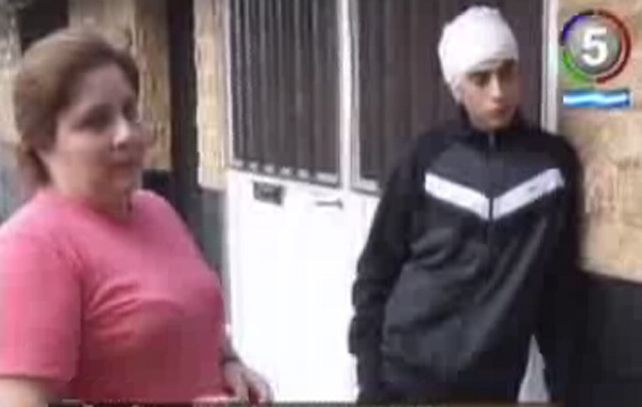 El jóven junto a su madre hablaron a los medios.