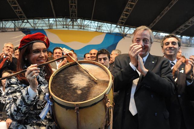 CFK y Néstor Kirchner en los festejos por el día de la Independencia en Tucumán. Viaje del 9 de Julio de 2010, previo a su fallecimiento. 
