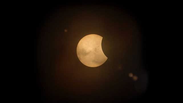 La Luna tapará 39% de la superficie del Sol durante el primer eclipse del año. A qué hora&nbsp; podrá observarse desde Argentina y en qué condiciones meteorológicas
