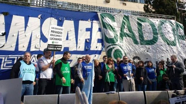 Los docentes de Amsafe y Sadop paran este viernes y seis días en las próximas dos semanas