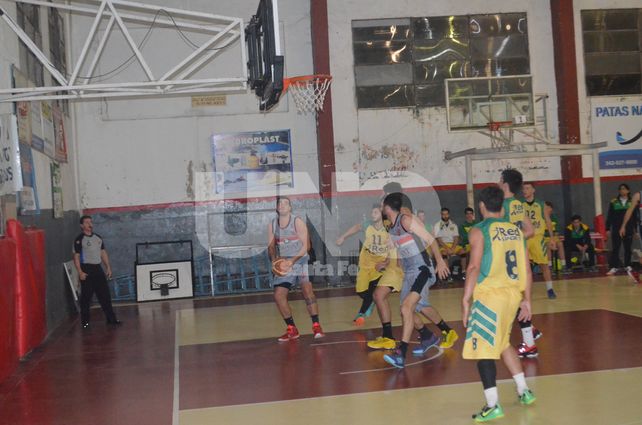 Rivadavia y Unión sacaron ventaja en el inicio de los cuartos de final