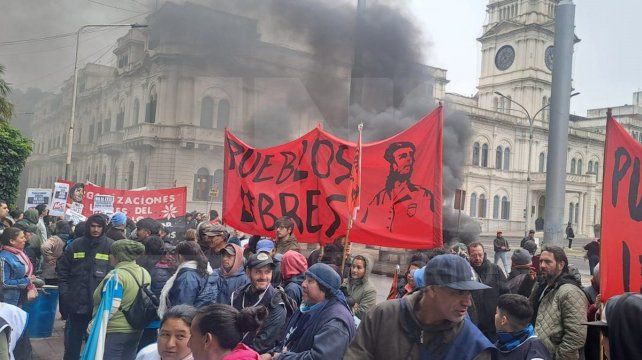 Organizaciones sociales y gremios aglutinados en la Multisectorial se manifestaron y diagnosticaron la crisis de los sectores populares y trabajadores.