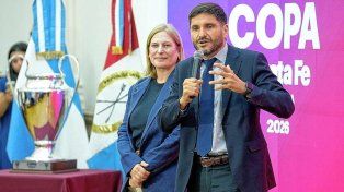 El gobernador Pullaro lanzó la Copa Santa Fe en la ciudad de Rosario.