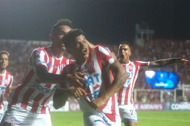 Unión goleó 3-0 a Atlético Mineiro y viaja con mucha tranquilidad a Belo Horizonte