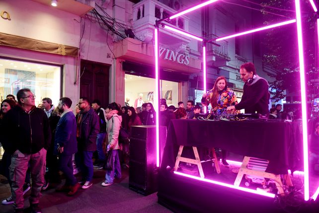 La Noche de las Peatonales llegará el próximo sábado con promociones para que los rosarinos puedan también disfrutar sin que duela el bolsillo