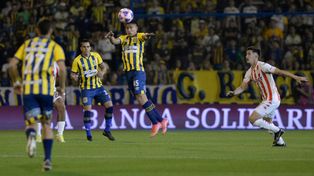 El equipo canalla viene de igualar 1-1 ante Unión, sumando un partido más sin victorias.