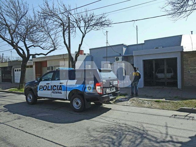 El frente de la vivienda donde fue ejecutado el allanamiento