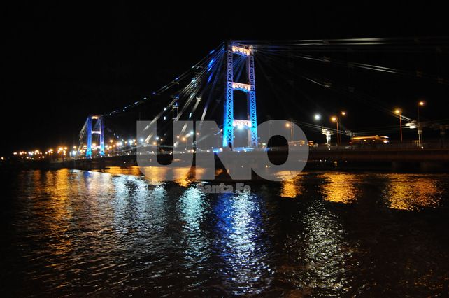 Puente colgante. La referencia máxima de la ciudad fundada por Juan de Garay.