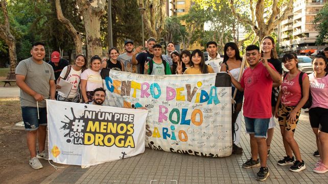 Integrantes del Centro de Vida “Tío Rolo” estuvieron presentes en la marcha “Ni un pibe menos por la droga” que se realizó a principios de mes en Rosario.