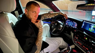 El nuevo auto del influencer, marca BMW (via @alexcaniggia)