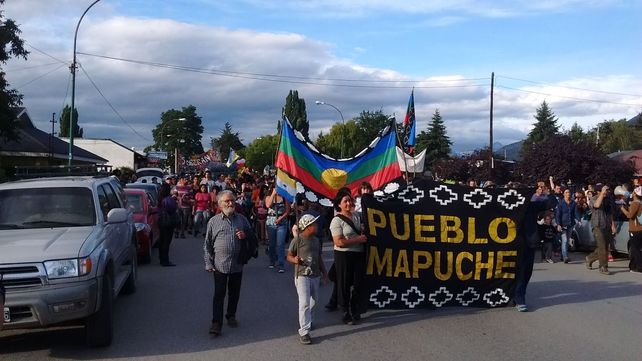 Masiva manifestación en contra del loteo de la reserva natural en El Bolsón