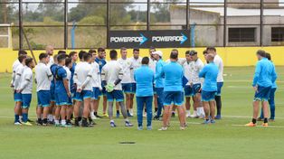 En problemas. Cristian González tendrá varias bajas en el inicio de la pretemporada.