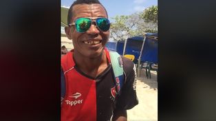 El colombiano que más sabe de Argentina reapareció con una camiseta de Newells