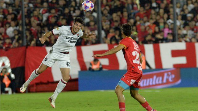 Ortiz fue titular en los dos últimos partidos de Newells y así seguiría por la posible ausencia de Velázquez.