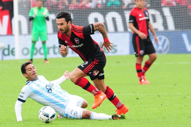 Nacho Scocco marcó dos goles y fue una de las figuras de la lepra
