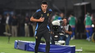 Lionel Scaloni, frente a Paraguay. La selección argentina empezó ganando pero se lo dieron vuelta y no jugó nada bien.