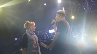 Nicki Nicole subió a cantar un tema con Trueno en Cosquín Rock