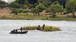 A menos de un mes para los Juegos Suramericanos, refuerzan con más equipamiento náutico la limpieza de embalsados en la Laguna Setúbal
