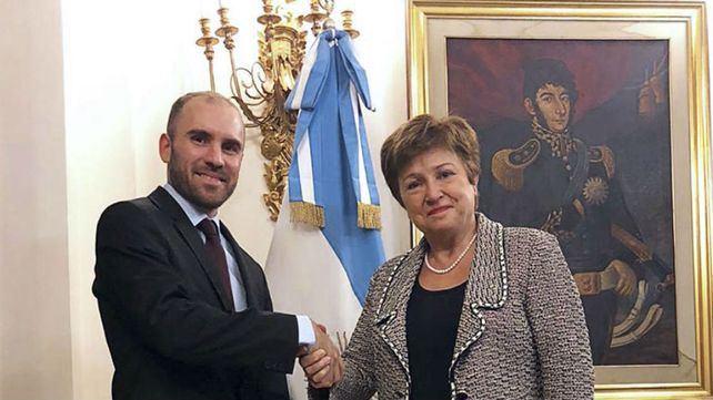 Argentina recibirá 4.355 millones de dólares del FMI