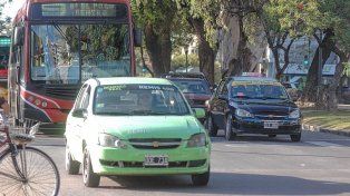 Taxistas y remiseros en alerta con las apps de viaje: El riesgo de pérdida de empleo ronda el 90%